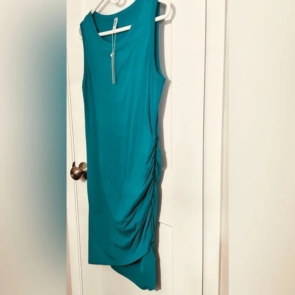 🌺 Ruched Summer Dress 🌺 - Picture 3 of 4